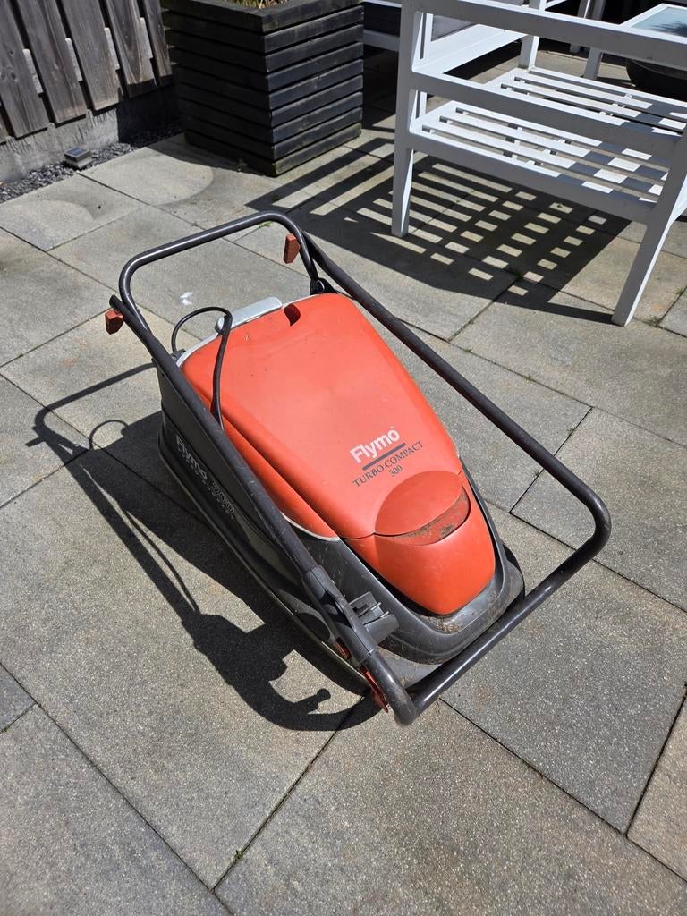 Flymo Turbo Compact 300 Elektrische Zweefmaaier, Ophalen, Gebruikt, Elektrische grasmaaier, Flymo