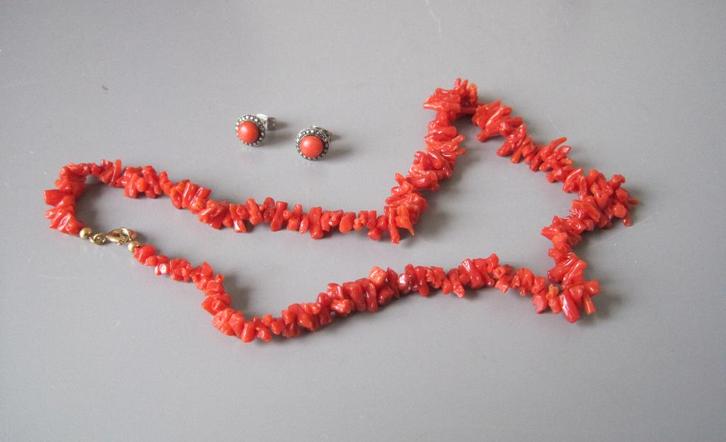 Vintage bloedkoraal ketting en oorstekers, Sieraden, Tassen en Uiterlijk, Kettingen, Gebruikt, Zilver, Rood, Ophalen of Verzenden