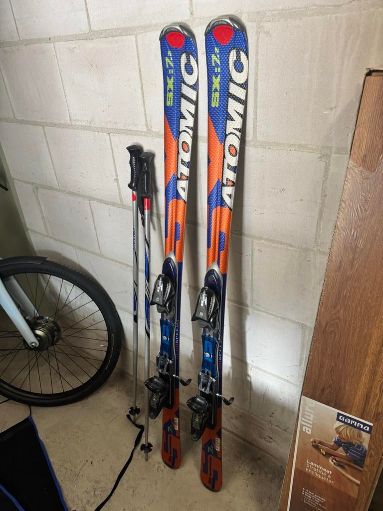 Atomic ski's met stokken, Sport en Fitness, Skiën en Langlaufen, Ophalen, 140 tot 160 cm, Gebruikt, Atomic