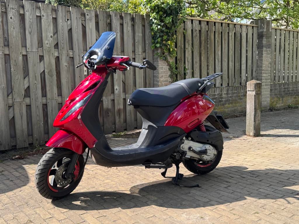 Rode Piaggio Zip met Malossi onderdelen, Ophalen, Gebruikt, Benzine, Zip