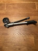 Veringpomp MTB - Zo goed als nieuw - Tot 20 bar, Ophalen of Verzenden, Drukmeter, Zo goed als nieuw