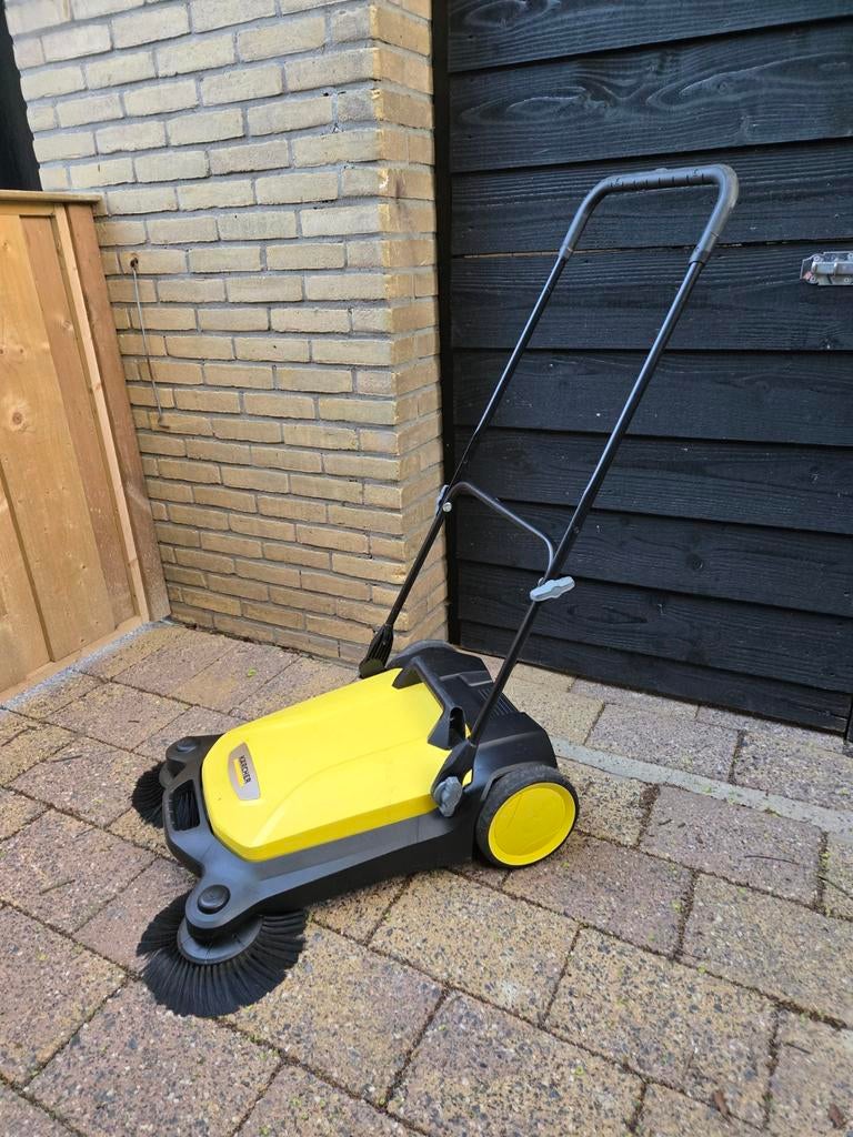 Kärcher Veegmachine - Ideaal voor grote oppervlakken, Tuin en Terras, Veegmachines, Ophalen, Gebruikt, Kärcher