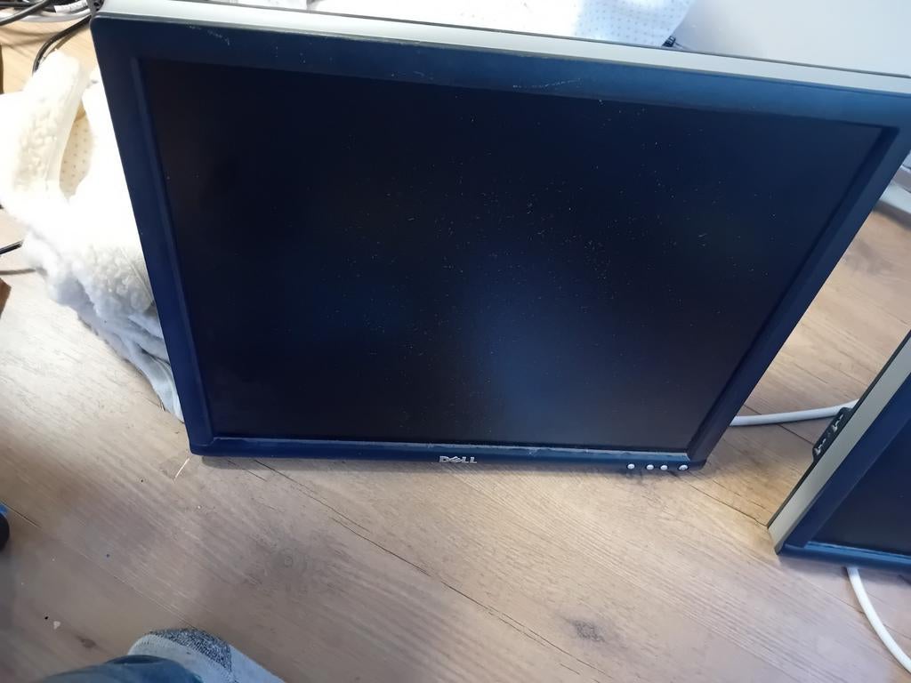 Dell 2 stuks 19'', Computers en Software, Computerbehuizingen, Ophalen, Gebruikt