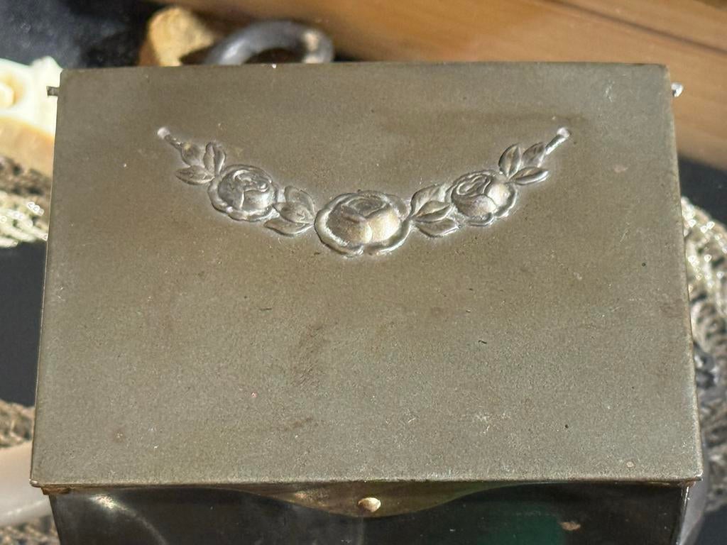 Antiek Postzegeldoosje met Roosdecoratie, Antiek en Kunst, Antiek | Koper en Brons, Koper, Ophalen of Verzenden