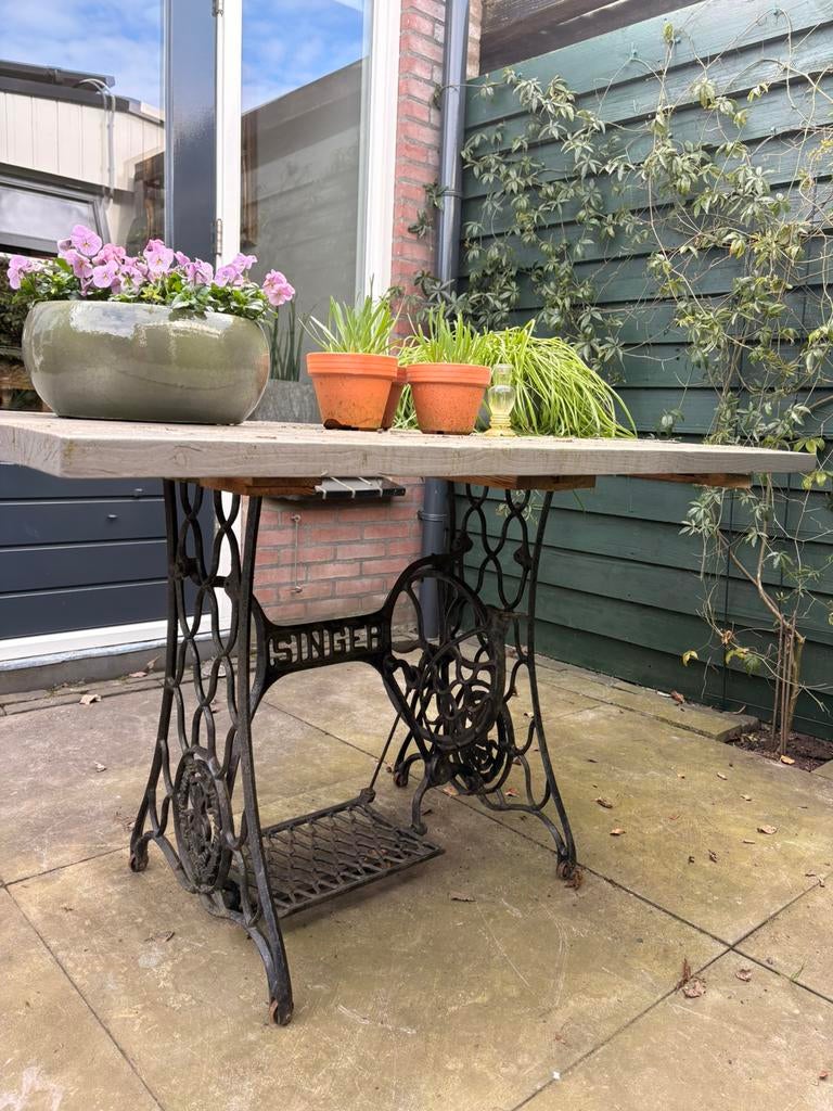 Vintage gietijzeren tuintafel (Singer), Tuin en Terras, Tuintafels, Ophalen, Gebruikt, Rond, Metaal