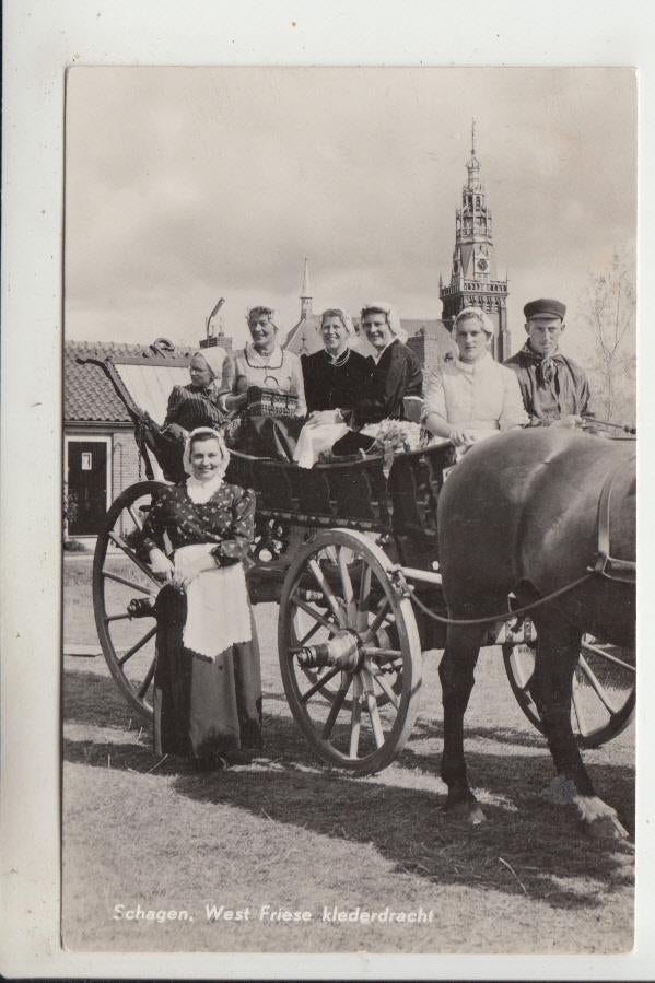 Schagen, West Friese Klederdracht - Paard en Wagen, Verzamelen, Ansichtkaarten | Nederland, Ophalen of Verzenden, 1940 tot 1960