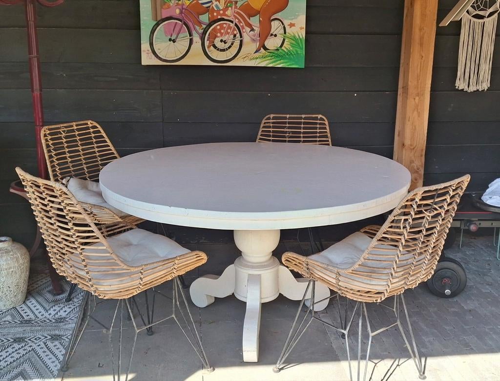Ronde wite brocante eettafel(doorsnede 140cm) met 4 stoelen, Huis en Inrichting, Tafels | Eettafels, Gebruikt, Bohemian, Modern