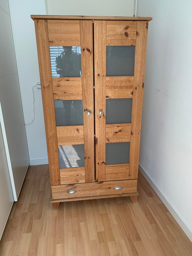 Grenen vitrinekast met glazen panelen, Ophalen, Gebruikt, Met deur(en), 50 tot 100 cm