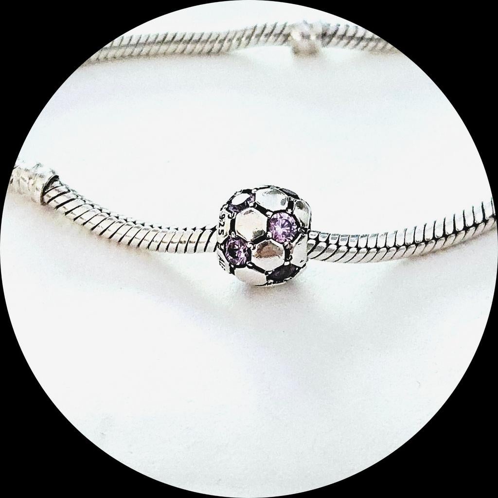 Pandora Voetbal Amethist 790444ACZ / retired, Pandora, Ophalen of Verzenden, Zo goed als nieuw, 1 bedel