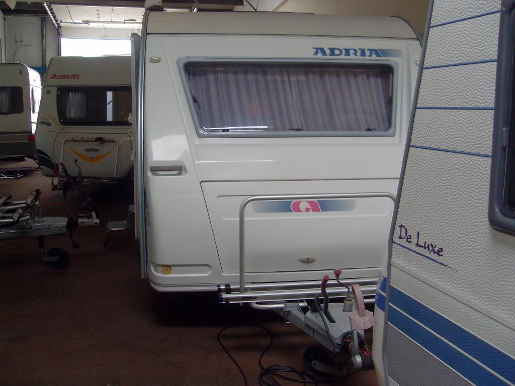 Adria Adora 472 DP met aankoop garantie, Caravans en Kamperen, Caravans, Rondzit, Bedrijf, 750 - 1000 kg, Adria