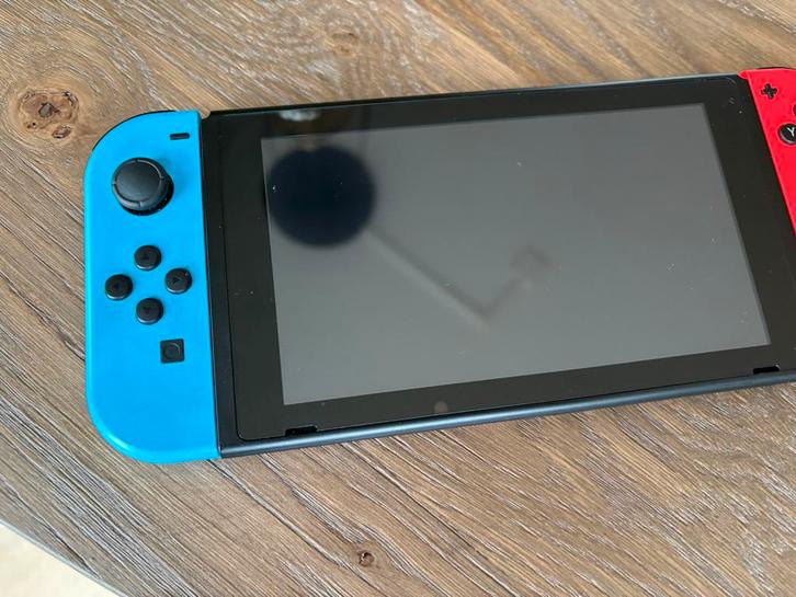 Nintendo Switch met accessoires en games, Spelcomputers en Games, Games | Nintendo Switch, Gebruikt, Overige genres, 3 spelers of meer