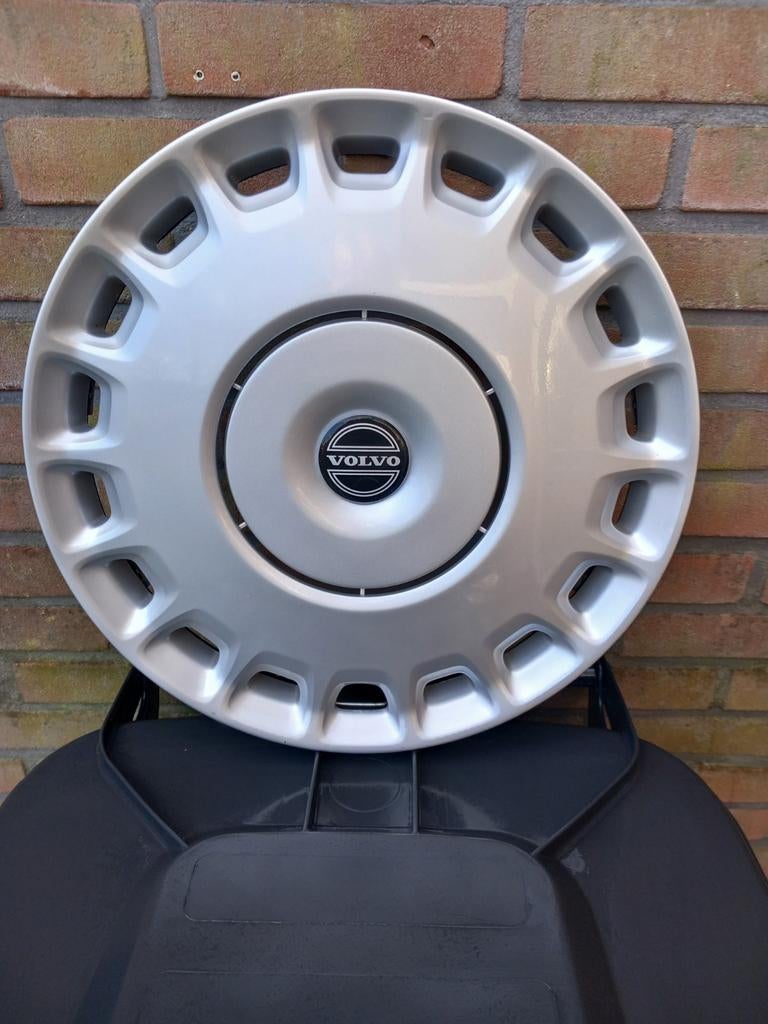 Volvo wieldop 16 inch., Ophalen of Verzenden, Zo goed als nieuw
