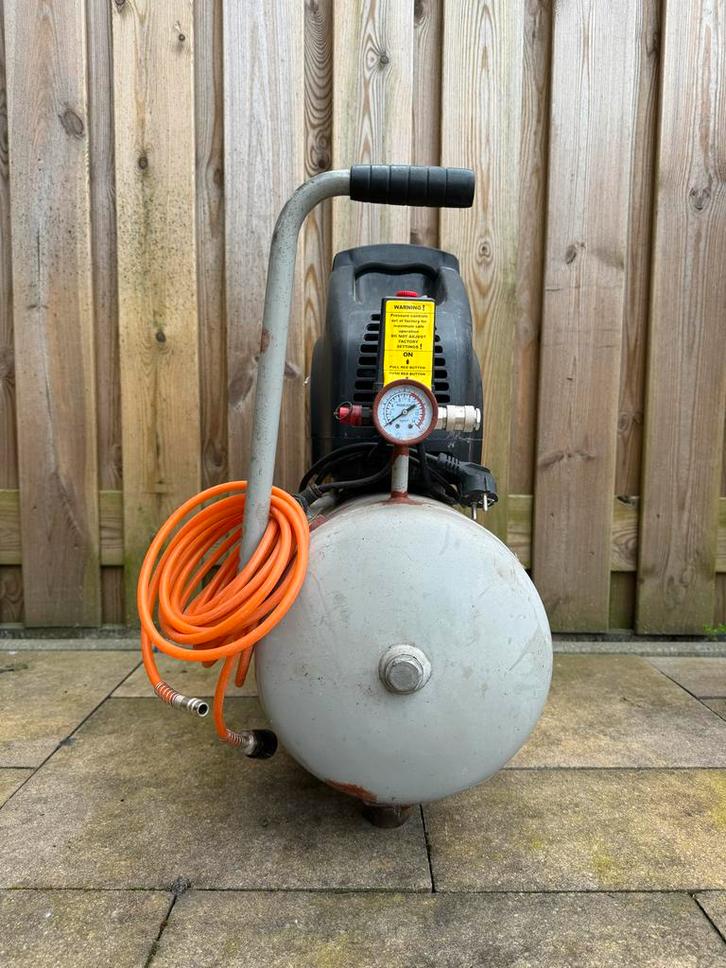 Airpress Compressor HLO 215, Doe-het-zelf en Verbouw, Compressors, Gebruikt, 6 tot 10 bar, 25 tot 100 liter, 200 tot 400 liter/min