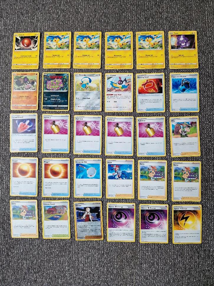 Pokémon Rebel Clash – Bulk Holo & Reverse (~25 kaarten), Hobby en Vrije tijd, Verzamelkaartspellen | Pokémon, Gebruikt, Meerdere kaarten