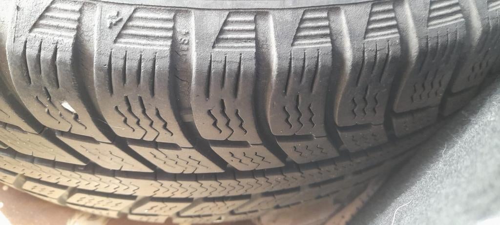 Set van 4 winterbanden met velg 205/55 R16 VW Golf, Ophalen, Gebruikt