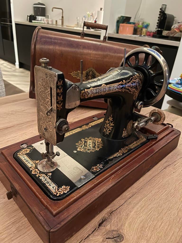 Antieke Singer 28K Handnaaimachine met Houten Koffer, Antiek en Kunst, Antiek | Naaimachines, Ophalen of Verzenden