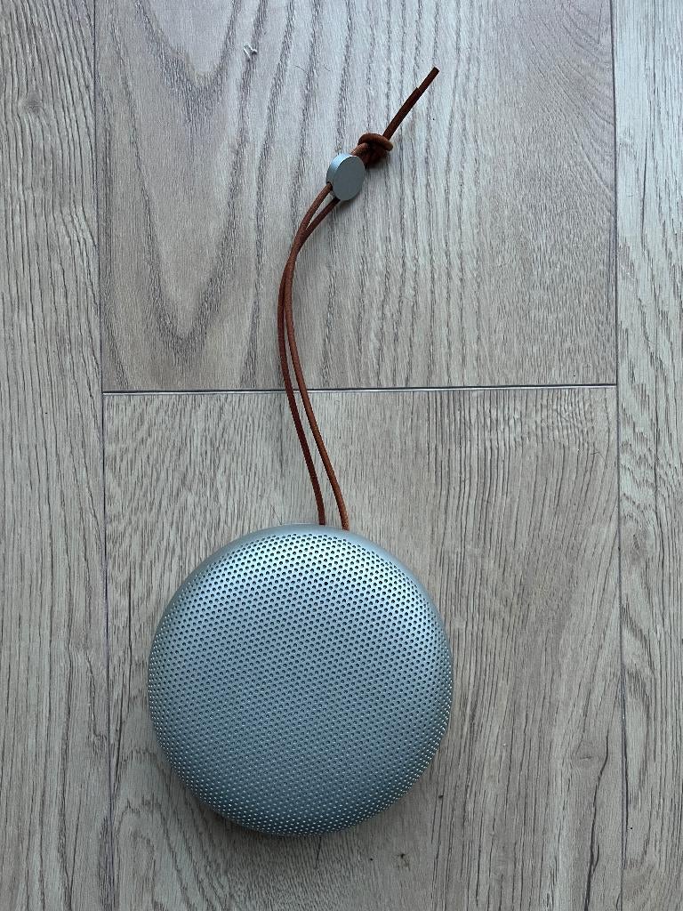 bang & olufsen beoplay a1 2nd gen zilver bluetooth speaker, Overige merken, Overige typen, Ophalen of Verzenden, Zo goed als nieuw