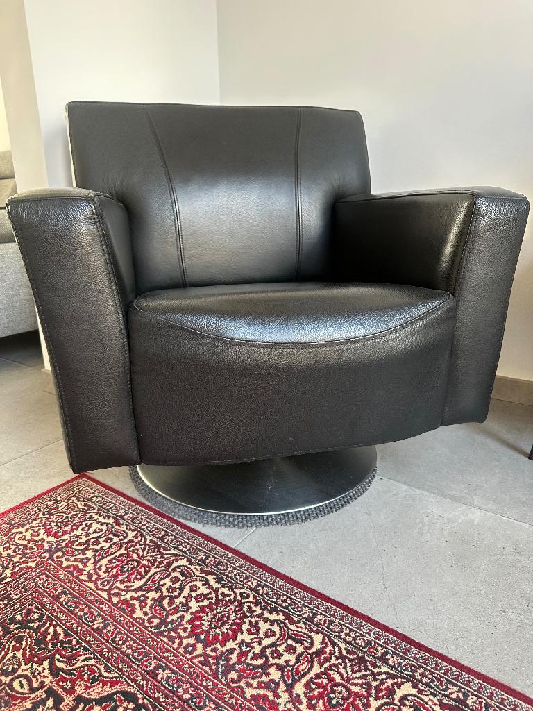 Prachtige zwarte fauteuil, Ophalen, Kunststof, Minder dan 75 cm, Zo goed als nieuw