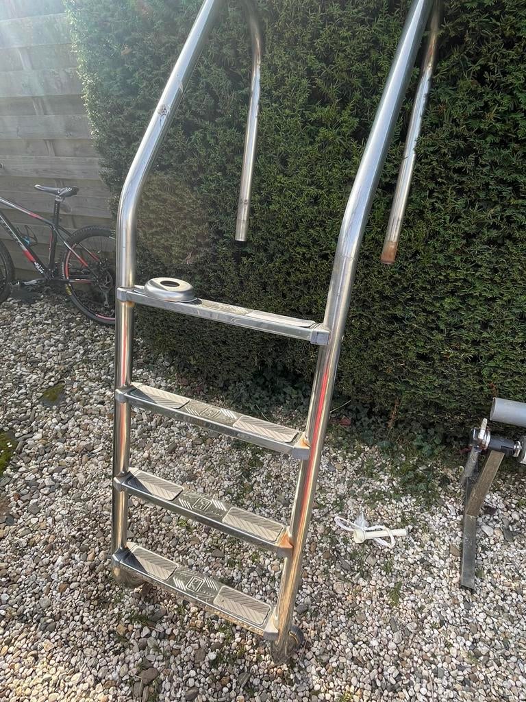 Rvs trap met 4 treden, Tuin en Terras, Ophalen, Gebruikt