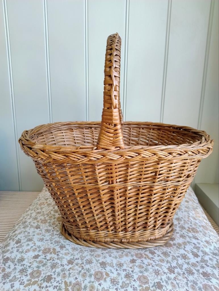 Vintage! Prachtige ovale hengsel mand, Huis en Inrichting, Ophalen of Verzenden, Ovaal, Riet, Mand