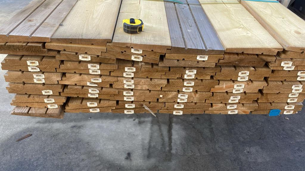 Scandinavisch vuren zweeds rabat partij, Ophalen, Nieuw, 250 cm of meer, Balken