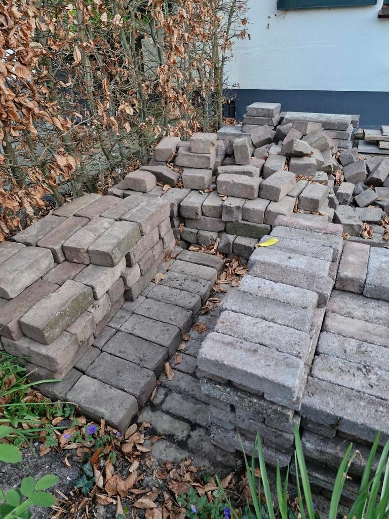 Gratis klinkers en opsluitband, Tuin en Terras, Ophalen of Verzenden, Beton, Klinkers