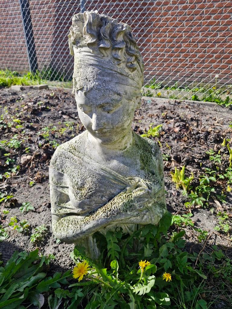 Oud borstbeeld. Tuinbeeld, Tuin en Terras, Ophalen, Overige materialen, Gebruikt, .