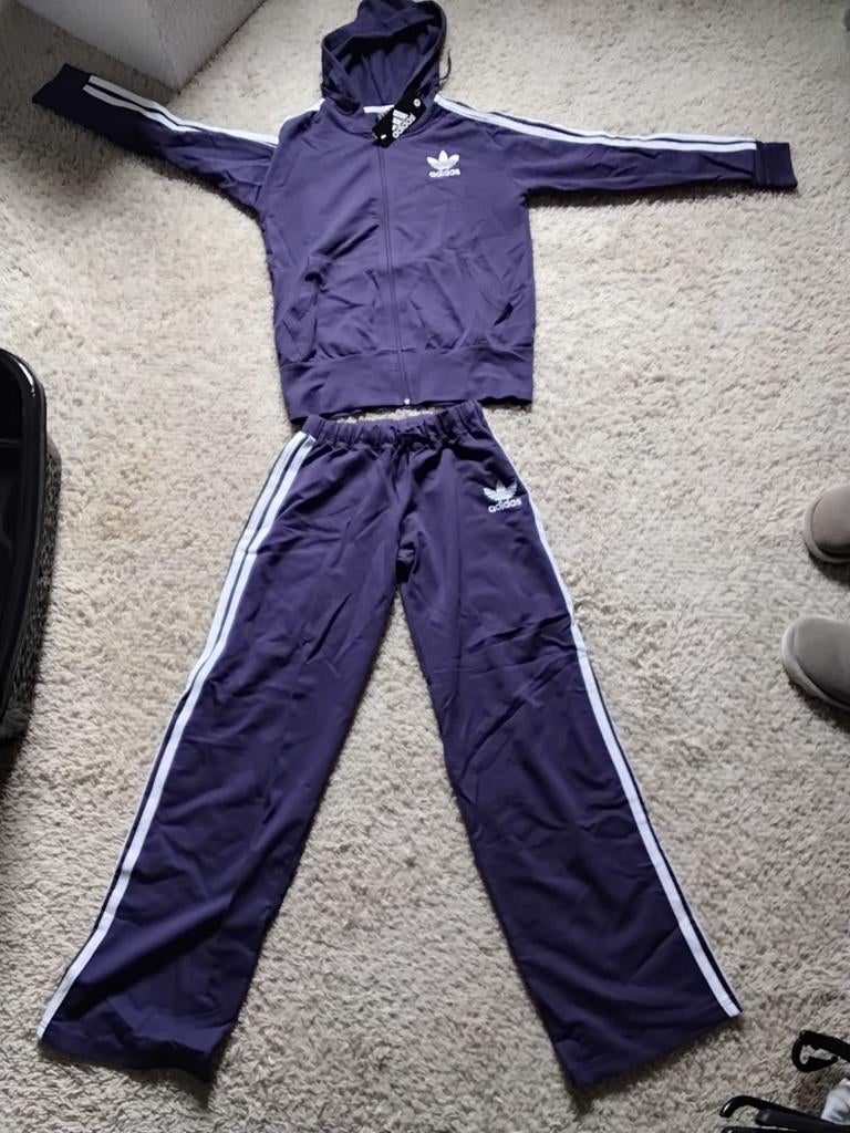 Nieuw trainingspak Adidas, Ophalen, Nieuw