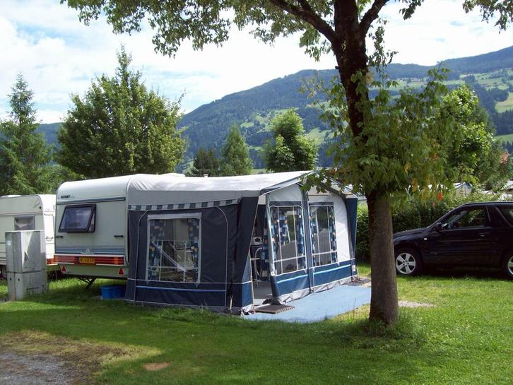 Hobby Classic 430 - Nette caravan met voortent!, Caravans en Kamperen, Caravans, Particulier, tot en met 4, 750 - 1000 kg, Treinzit