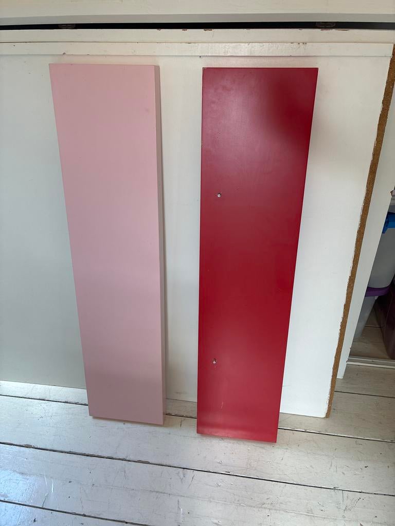 2 IKEA zwevende planken - rood en roze (26x110 cm), Ophalen, Gebruikt