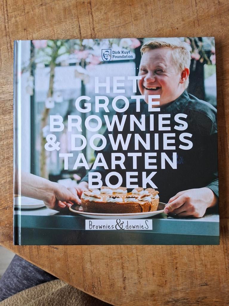 Het Grote Brownies & Downies Taartenboek, Ophalen of Verzenden, Zo goed als nieuw, Brownies & Downies, Taart, Gebak en Desserts