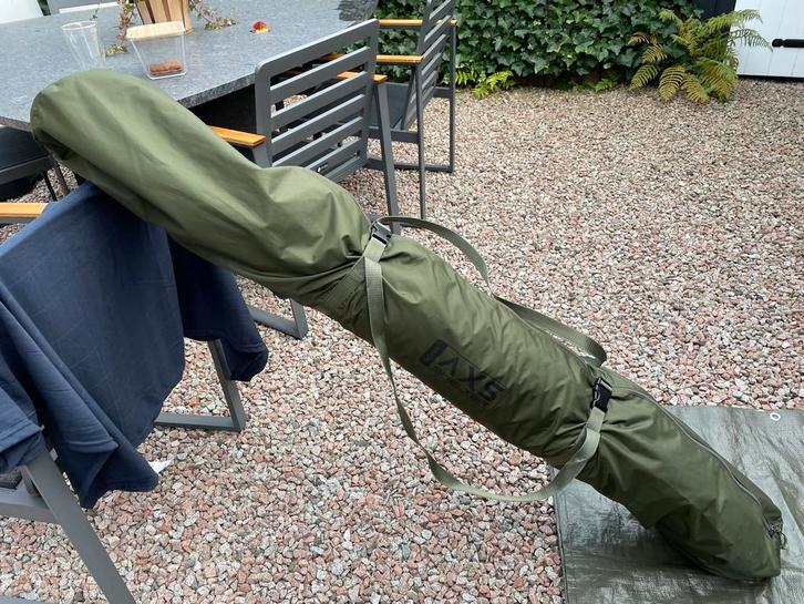 Sonik AXS Shelter - Karperbrolly, Watersport en Boten, Hengelsport | Karpervissen, Zo goed als nieuw, Overige typen, Ophalen