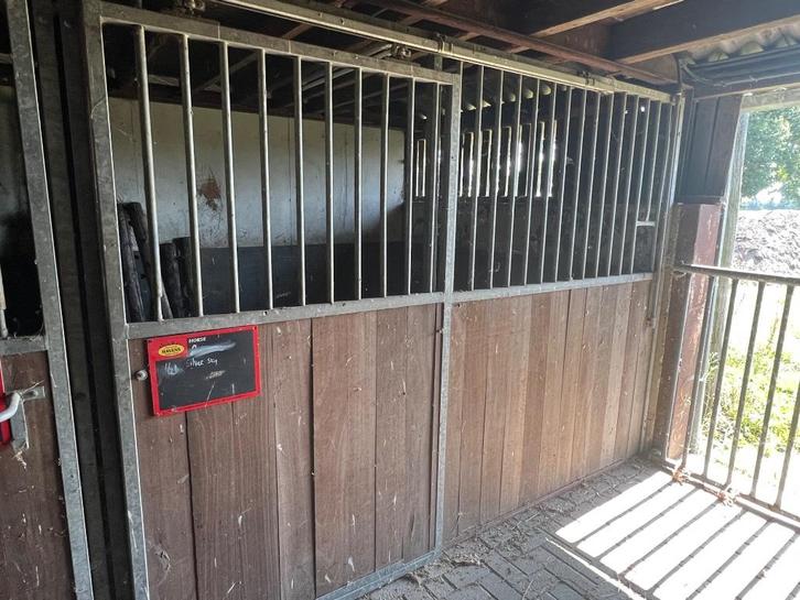 Paardenboxen, Dieren en Toebehoren, Stalling en Weidegang, Stalling, 4 paarden of pony's of meer