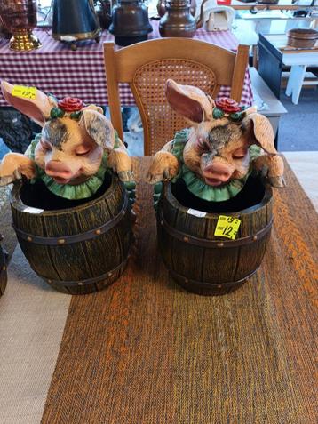 3 stuks tonnetjes met varkens  beschikbaar voor biedingen