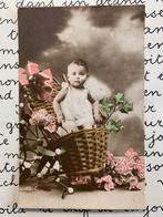1920 Baby in mandje (HH), Verzamelen, Ansichtkaarten | Themakaarten, Ophalen of Verzenden, 1920 tot 1940, Gelopen, Kinderen
