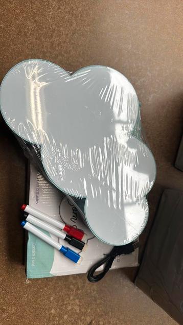 Naambord wolkje met licht 12 stuks beschikbaar voor biedingen