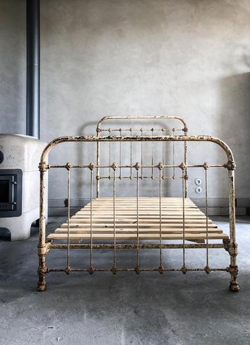 Frans antiek bed brocante vintage ROOZES