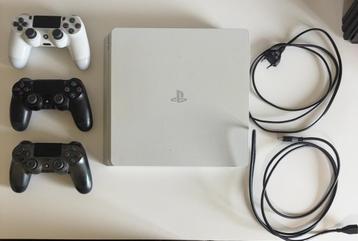 Playstation 4, alle draden, 3 controllers beschikbaar voor biedingen