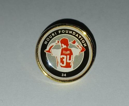 Unieke Nouri Foundation#34 pin-20 mm-verguld met harscoating, Verzamelen, Speldjes, Pins en Buttons, Nieuw, Speldje of Pin, Sport