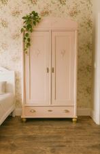 Prachtige authentieke sfeervolle kledingkast Pink Clay 1930, Ophalen, Kast, 50 tot 70 cm, 105 cm of meer