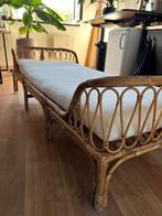 In zeer goede staat - Rotan daybed / kinderbed / loungebed, Ophalen, Eenpersoons, Zo goed als nieuw, Minder dan 150 cm