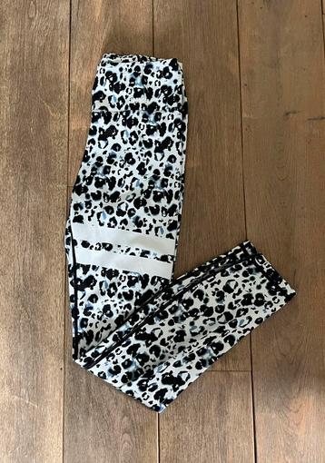 Stronger legging small beschikbaar voor biedingen
