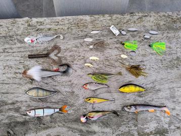 Diversen snoek kunstaas, gereedschap en kleinmateriaal beschikbaar voor biedingen