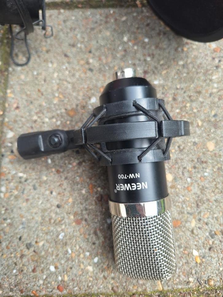 Neewer NW-700 condensatormicrofoon met schaararm statief, Muziek en Instrumenten, Microfoons, Gebruikt, Studiomicrofoon, Ophalen of Verzenden
