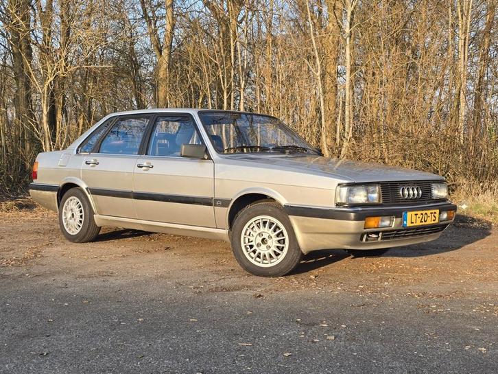 Audi 90 2.0 E 1985 Grijs, Auto's, Audi, Particulier, Benzine, Sedan, Handgeschakeld, Origineel Nederlands, Zilver of Grijs, Voorwielaandrijving