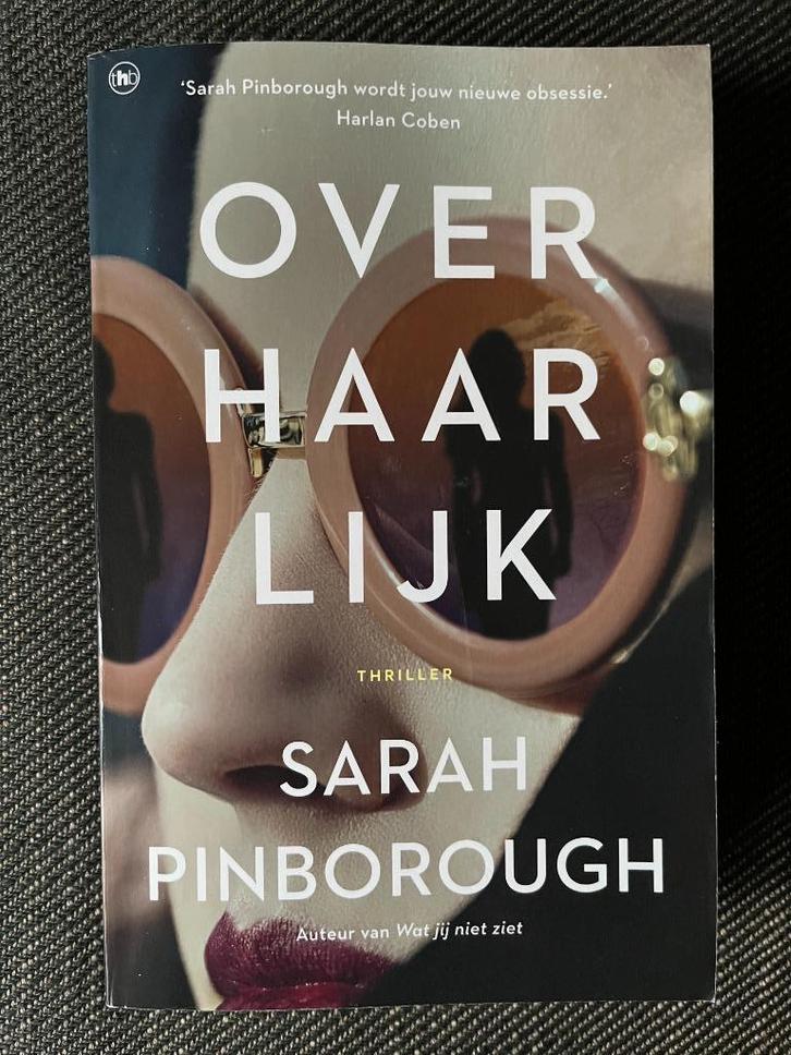 Sarah Pinborough - Over haar lijk. (2020), Boeken, Thrillers, Zo goed als nieuw, Ophalen of Verzenden