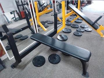 Vlakke bench press beschikbaar voor biedingen