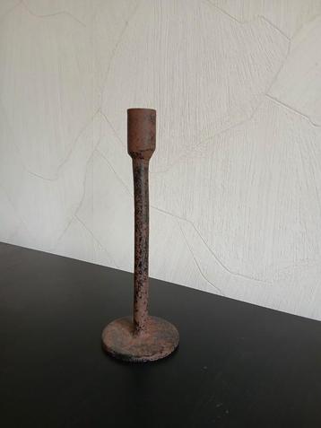 Vintage Metalen Kaarsenstandaard beschikbaar voor biedingen