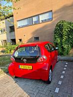 Toyota Aygo 1.0 12V Vvt-i 5DRS 2013 Rood, Auto's, Voorwielaandrijving, Stof, Zwart, 4 stoelen