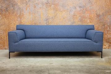 OPNIEUW beklede Design on Stock Bloq bank + evt hocker beschikbaar voor biedingen